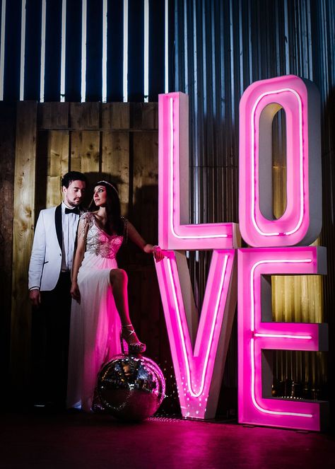 Modern & Chic | A Barn Wedding Inspiration Shoot with a Retro Twist #neonsigns #neon Neon Luxury Aesthetic, Sangeet Photobooth, Urban Wedding Decor, Electric Wedding, Neon Wedding Theme, Future Dusk, Events Branding, Barn Wedding Inspiration, Disco Wedding