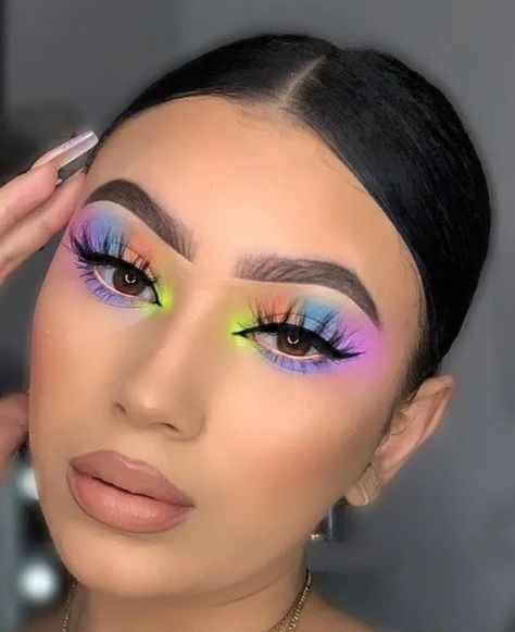 Makeup With Eyeshadow, Spring Eye Makeup, Applying Eyeshadow, Eye Makeup Images, Vibrant Makeup, Holiday Makeup Looks, Bright Makeup, Eye Makeup Techniques, Rave Makeup