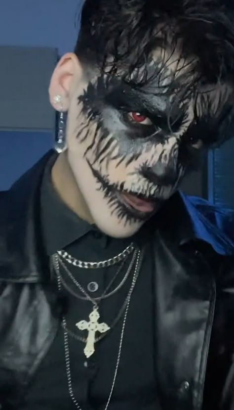 Easy Halloween Makeup Men, Demon Makeup Men, Goth Men Makeup, Gothic Makeup Men, Skull Makeup Men, Goth Guy Makeup, Goth Guy Aesthetic, Haunt Actor, Men Halloween Makeup