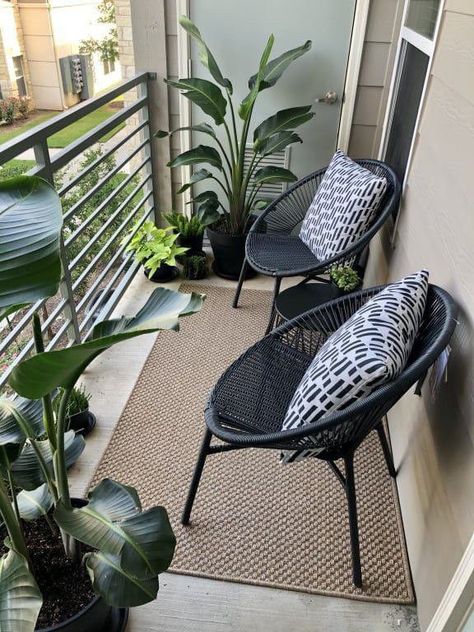 Balcony Decor Ideas, Tiny Balcony, Home Hall Design, Apartment Living Room Design, Small Living Room Decor, Patio Makeover, Hall Design, Small Balcony Ideas, Apartment Balcony Decorating