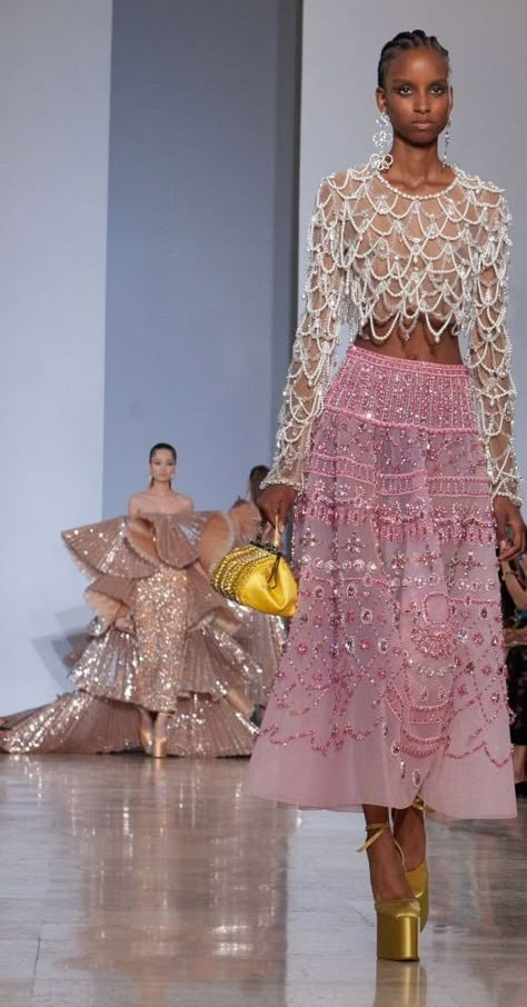 Georges Hobeika fall 2022 couture Fall 2022 Couture, 2022 Couture, Georges Hobeika, Couture Outfits, Special Clothes, Diy Clothes Life Hacks, Midi Skirts, Fall 2022, Glam Dresses