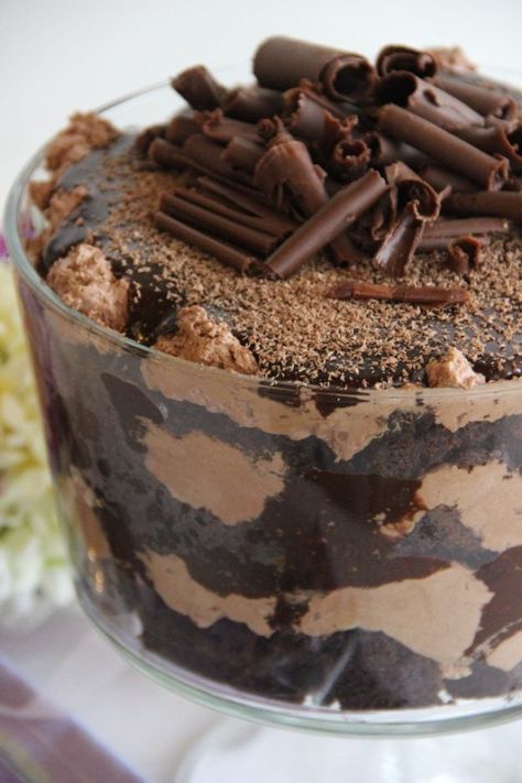 Chocolate Cake Trifle, Chocolate Trifle Desserts, Thanksgiving Chocolate Desserts, Trifle Bowl Recipes, Cake Trifle, Trifle Cake, Thanksgiving Chocolates, Trifle Dessert Recipes, Chocolate Trifle