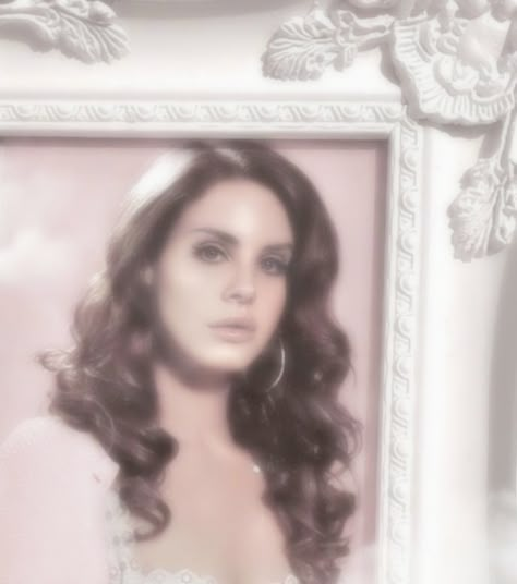 lana del rey coquette Lana Del Rey Coquette, Lana Del Rey Love, Lana Del Rey Vinyl, Finn Stranger Things, Celebrity Style Icons, Lizzy Grant, Brooklyn Baby, Beating Heart, Pink Themes