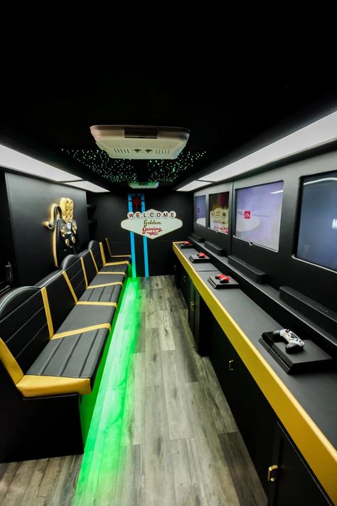 Gaming Pc Setup, Modern Game Room, Games Room Inspiration, Garage Game Rooms, Gaming Lounge, Gaming Center, Home Theater Room Design, Theater Room Design, Truck Games