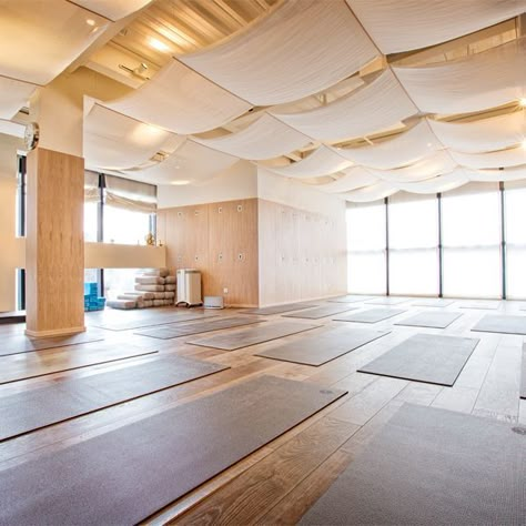 Yoga Studio Design Ideas, Yoga Studio Interior, Streaming Studio, Sala Yoga, Yoga Studio Ideas, Yoga Spaces, Yoga Room Design, Beginner Pilates, Yoga Shala