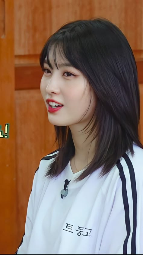 Momo Twice Short Hair, Momo Twice Haircut, K Pop Haircut, Momo Twice Hair, Twice Haircut, Momo Short Hair, Kpop Haircut Female, Momo Haircut, Momo Hairstyle