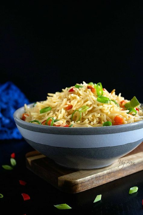 Chinese Veg Fried Rice Veg Fried Rice Recipe, Veg Fried Rice, Fry Rice, Rainbow Veggies, Ways To Eat Healthy, Food Menu Design, Best Vegetarian Recipes, Red Rice, Delicious Vegetarian