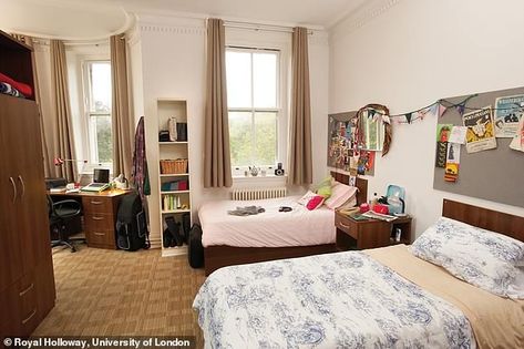 It was a long time ago, but this seems to be the exact room in Founder's Building that I shared in my first year at Royal Holloway College. Massive Bathroom, Student Rooms, University Accommodation, University Rooms, University Hall, Uni Dorm, Uk University, Durham University, University Dorm