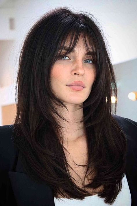 Thin Wispy Bangs and Face-Framing Layers for Long Straight Hair Oval Face Bangs, Rambut Brunette, Square Face Hairstyles, Oval Face Haircuts, Hairstyles For Layered Hair, Haircut Inspo, Hair Cut Ideas, Haircuts Straight Hair, Long Hair With Bangs