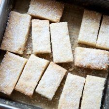 Molasses Crinkles, Shortbread Squares, Shortbread Cake, Shortbread Recipe Easy, Bouchon Bakery, Butter Sugar Cookies, Shortbread Recipe, Chocolate Sugar Cookies, Shortbread Recipes