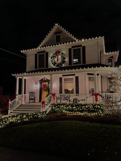 Hallmark Christmas House Exterior, Christmas Lights Outside Colored, Christmas Decorated Houses Outdoor, Simple Exterior Christmas Lights, C9 Christmas Lights On House, Christmas Exterior Lights, Christmas Light Decorations Outdoor, Christmas Lights On House Exterior Ideas, Christmas Porch Lights