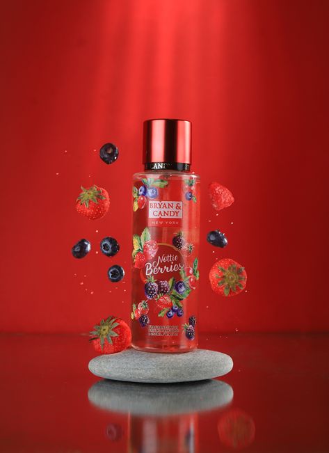 Spritz the splash of tangy berries🍒and sweet, fresh strawberries🍓of Bryan & Candy New York Nottie Berries Fragrance Body Mist. With the clean, magical, and fruity aroma, capture your sunny day cravings filled with joy.✨🤩 Get yourself this fruity, floral mix of mesmerizing aroma at bryanandcandy.com and explore more fragrance, just for you😉 Fruity Body Mist, Body Splash Design, Body Mist Photography, Shower Gel Photography, Product Graphic, Bath Kit, Body Splash, Body Polish, Girly Bags