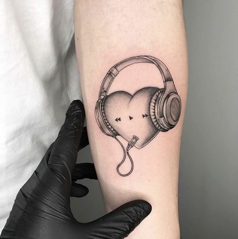 Headphone Tattoos, Headphones Tattoo, Wearing Headphone, Girl With Headphones, Music Tattoos, Tattoo Inspo, Tattoo Fonts, Heart Tattoo, Infinity Tattoo