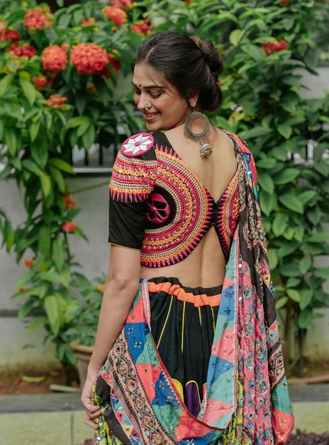 Blouse Ideas For Navratri, Bharat Blouse Design, Trending Chaniya Choli, Blouse Pattern For Navratri, Navratri Blouse Pattern Latest, Chaniya Choli Blouse Designs Latest, Navratri Chaniya Choli Blouse Pattern, Garba Blouse Design, Trending Blouse Back Designs