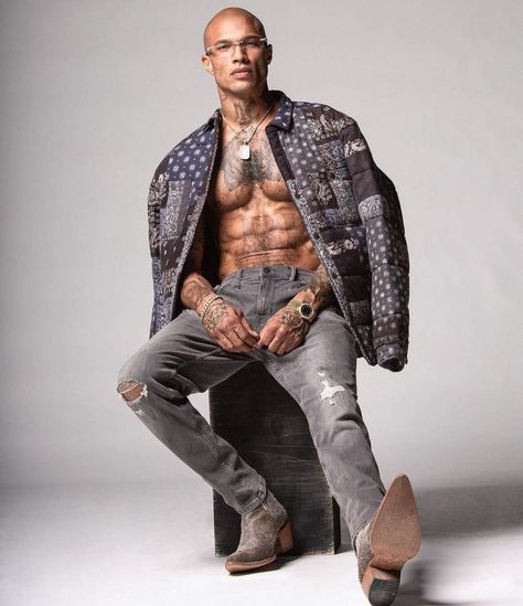 1,373 Likes, 43 Comments - Fashion Bomb Daily (@fashionbombdaily) on Instagram: “#repost @fashionbombmen : @fashionbombmen flash ! Model @jmeeksofficial aka #prisonbae wearing…” Jeremy Meeks, Instagram Repost, Muscle Men, Flash, The Incredibles, Models, Instagram Photos, Tattoos, Photography