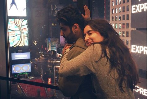 Shraddha Kapoor Half Girlfriend, Half Girlfriend Movie, Half Girlfriend, Shraddha Kapoor Cute, Inspirational Quotes Wallpapers, Bollywood Couples, Couple Photoshoot Poses, Movie Couples, Aesthetic Editing Apps