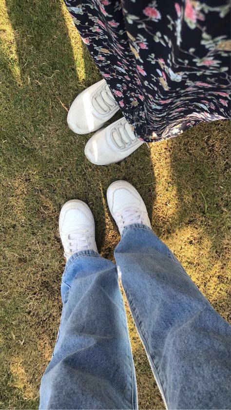 Besties goals 
Shoes pic Asthetic Pic With Bestie, Bestie Asthetic Picture, Friend Asthetic Picture, Asthetic Pics, 2 Best Friends, Asthetic Picture, Caption For Friends, Good Thoughts Quotes, Car Wallpapers