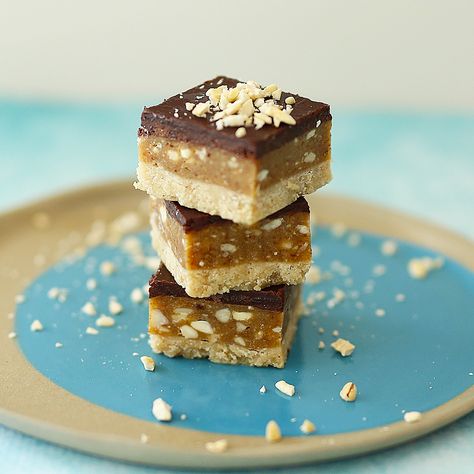 Raw Snickers Bar with gooey, healthy caramel, crunchy peanuts and topped with a dairy free chocolate layer. Raw Snickers Slice, Raw Snickers, Snickers Slice, Dairy Free Butter, Vegan Snickers, Butter Brands, Raw Vegan Desserts, Lime Cheesecake, Raw Cake