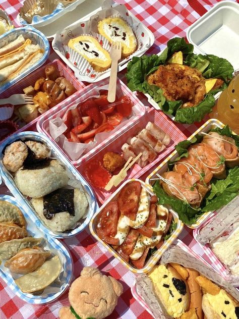 Asian Picnic, Kawaii Cooking, Picnic Food, Picnic Foods, Easy Food To Make, Food Obsession, Cafe Food, Pretty Food, I Love Food