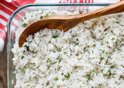 {Oven Baked} Cilantro Lime Rice is a great side dish for any meal. - get the recipe at barefeetinthekitchen.com Rice For A Crowd, Oven Baked Rice, Cilantro Lime Rice Recipe, Lime Rice Recipes, Dinner Board, Rice On The Stove, Fat Food, Cilantro Rice, Baked Rice