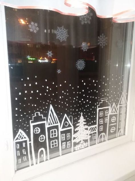 Christmas Windows Drawings, Chalk Pen Window Art Christmas, Christmas Window Drawing, Classroom Window Decorations, Christmas Shop Window, Xmas Drawing, Jul Diy, Christmas Window Painting, Diy Christmas Paintings