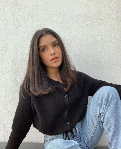 Dark Mid Length Hair, Semi Short Hair, Brown Mid Length Hair, Mid Haircuts, Mid Length Straight Hair, Straight Hair Cuts, Brown Hair Inspo, Midlength Haircuts, Shoulder Length Hair Cuts