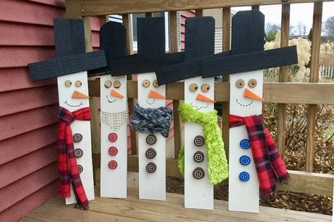 A Fiddler's Journey: Fence Picket Snowman Log Snowman, Picket Fence Crafts, Fence Picket, Christmas Wooden Signs, Fence Pickets, Wooden Snowman, Snowman Crafts, Christmas Characters, Fence Post