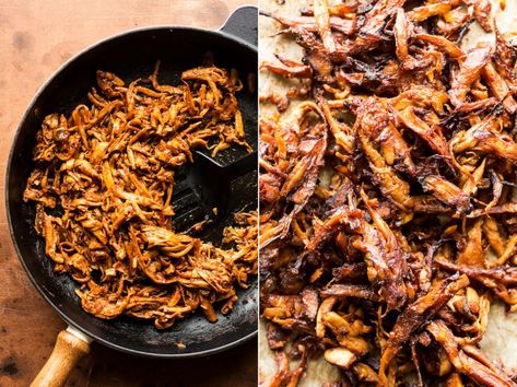 vegan pulled mushroom tacos filling (use veg broth or water as sub for oil) Enoki Mushroom Recipes, Mushroom Carnitas, Lazy Cat Kitchen, Mushroom Tacos, Cat Kitchen, Oyster Mushroom, Healthy Tacos, Vegan Tacos, Vegetable Drinks