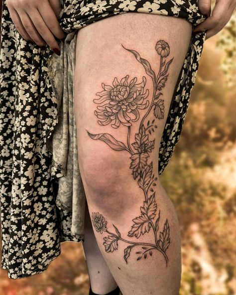 Botanical Tattoo Thigh, Cottagecore Tattoo, December Projects, Botanical Tattoos, Linework Tattoo, Tattoo Thigh, Plant Tattoo, Botanical Tattoo, Knee Tattoo