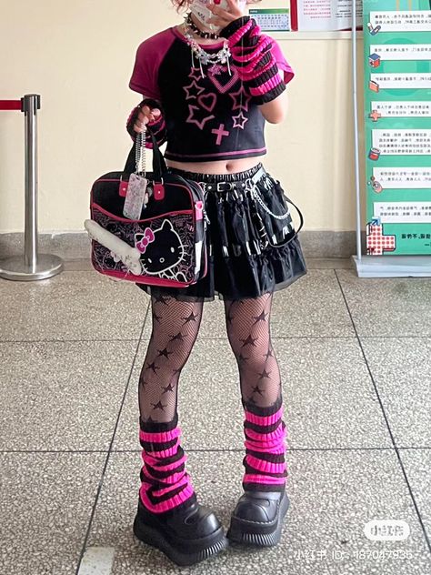 Erokawa Outfits, Pink And Black Alt Outfit, Draculaura Outfit Inspiration, Egirl Aesthetic Outfits For School, Pastel Punk Outfits, Pink Punk Outfits, Y2k Moodboard, Emo Mcbling, Japanese Fashion Harajuku