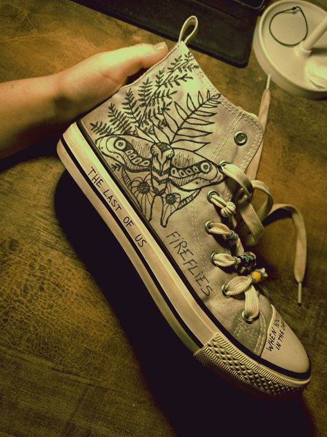 #tlou #custom #thelastofus Nerd Core, Cute Converse Shoes, Painted Shoes Diy, Cute Converse, Shoes Diy, Ellie Williams, Custom Ideas, Last Of Us, Zombie Apocalypse