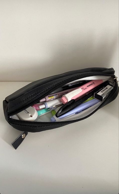 Black Pencil Case Aesthetic, Studying Stationary, Study Mode, Study Essentials, Stile Hijab, Korean Accessories, Sixth Form, Study Korean, Cool School Supplies