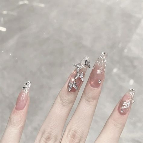 Nail Art Cute, Fake Nails Long, December Nails, Bridal Women, Fake Nails With Glue, Short Square Acrylic Nails, Party Nails, Glam Nails, Butterfly Nail