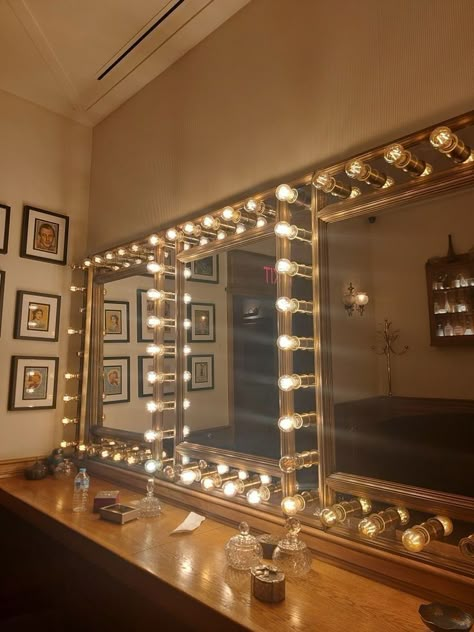 Dressing Room Mirror Lights, Hollywood Lights Bathroom, Vintage Hollywood Mirror, Old Hollywood Vanity Aesthetic, Hollywood Light Up Mirror, Hollywood Vanity Mirror Aesthetic, Old Hollywood Mirror, Dancer Bedroom Aesthetic, Hollywood Mirror Bathroom