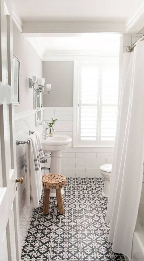 Such a simple and clean white and black bathroom design. - M Loves M @marmar Bathroom Design Black, Bathroom Suite, Trendy Bathroom, Tile Flooring, Bathroom Floor Tiles, Grey Bathrooms, Bathroom Renos, House Bathroom, Black Bathroom