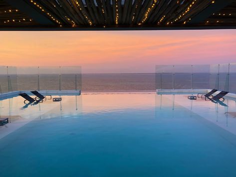 There's nothing like a rooftop to experience the sunset in Cancun. And Dreams Vista Cancun's rooftop has not only a world class seafood restaurant and relaxing bar, but an infinity pool looking out over the ocean! Take your family to experience Dreams for yourself! https://www.berwicktravel.com/dreams-vista-cancun?pin Dreams Vista Cancun, Cancun Hotel, Cancun Hotel Zone, Cancun Resort, Cancun Resorts, Cancun Hotels, Riviera Cancun, Honeymoon Suite, Honey Moon