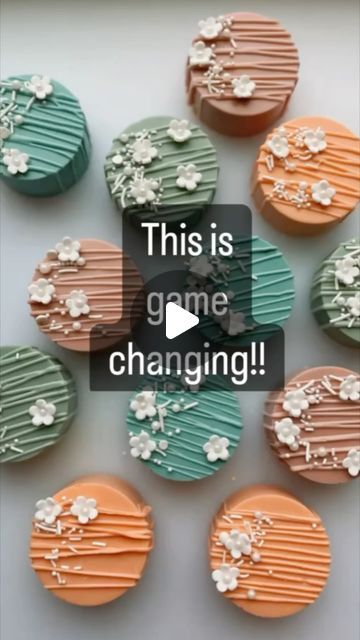 The Original CakePuck! on Instagram: "This makes getting colorful so much less stressful!!   I used about 4.5oz for 3 pucks but melt a little more to save for a drizzle, just scrape it into a piping bag and reheat for 10 seconds at a time when you’re ready.   Don’t be afraid to let your colors SHINE!!   Silicone bowls are the best and from @orsongygi   Chocolate coloring from @thesugarart I love them!  Comment warm or heat or something 😂 if you want me to send you the link to my chocolate warmers!   To get your molds sets head to the profile 🥰🔥👊🏼  Happy Pucking!   #cakepucks #bentycakes #melts #candymelts #bakinghacks #easterdesserts" Melted Chocolate Recipes, Dessert Pops, Chocolate Molds Recipe, Silicone Molds Recipes, Cake Pucks, Fancy Desserts Recipes, Cake Pop Molds, Cookie Table, Silicone Chocolate Molds