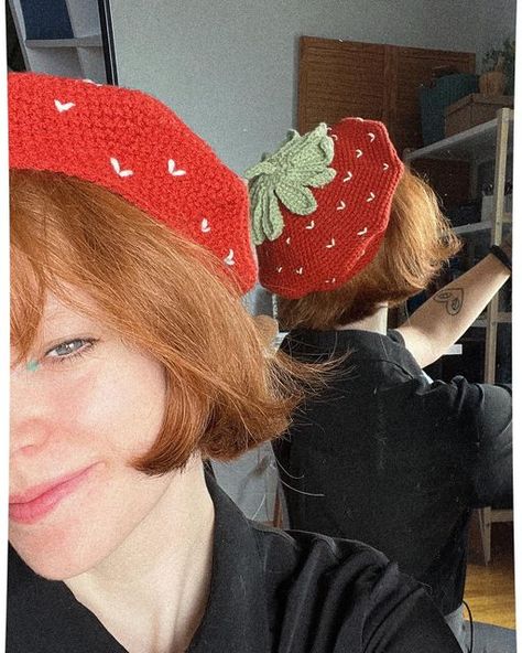 Irie 🧚🏻‍♀️ on Instagram: "The crochet strawberry beret 🍓 With my coolest testers @mania_artajew @tejidos.amarilla & @crochetingw_elle ! Crochet pattern is available on my kofi !   #crochet #crochetpattern #strawberrycore #strawberryberet" Crochet Strawberry Beret, Crochet Strawberry Accessories, Crochet Berry Hat, Strawberry Hat Crochet, Strawberry Beret, Ren Faire Wedding, Yellow Beret, Beret Crochet, Beret Outfit