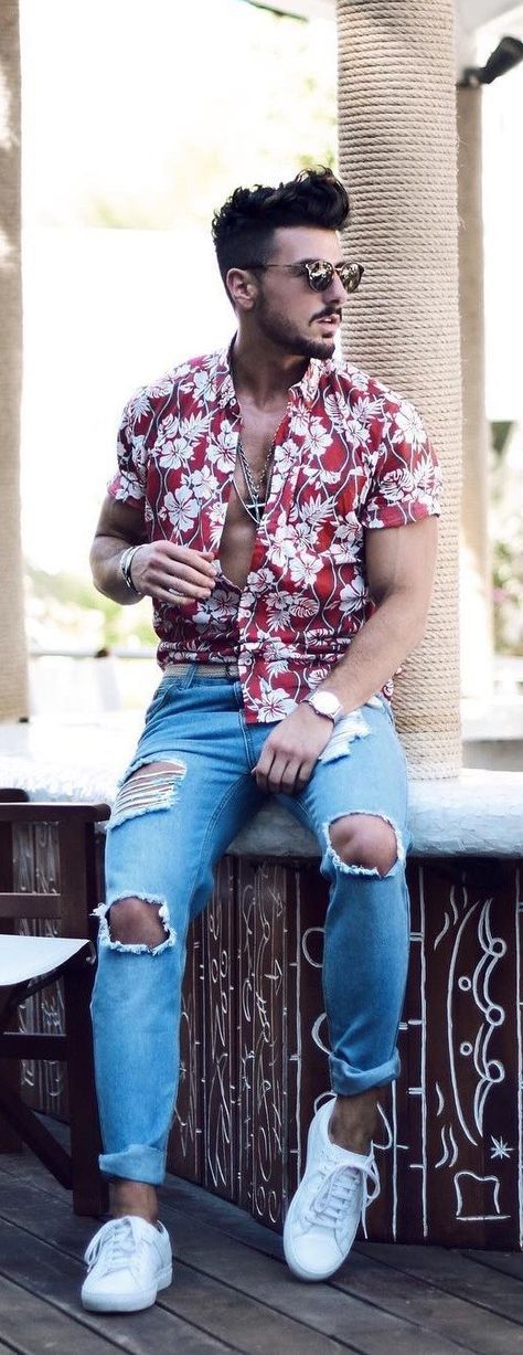 11 Stunning Summer Street Style Ideas To Copy ASAP Vegas Mens Outfit Ideas, White Outfit Men, Mens Outfit Ideas, Bachata Outfit, Printed Shirt Outfit, Street Casual Men, Printed Denim Shirt, Street Style Summer Outfits, Urban Shirt