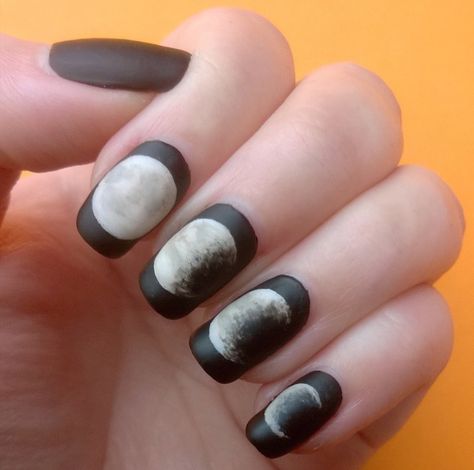 **Moon Phase Nails** Moon Phase Nails, Halloween Nail Art Easy, Scary Nails, Halloween Nail Art Ideas, Halloween Manicure, Halloween Nails Easy, City Nails, Cute Halloween Nails, Halloween Nail Designs