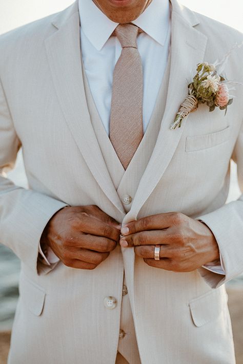 Wedding Suits Summer, Summer Suit Wedding, Suits For Wedding, Grooms Men, Wedding Tux, Mens Wedding Attire, Groom Wedding Attire, Beige Wedding, Wedding Suits Groom