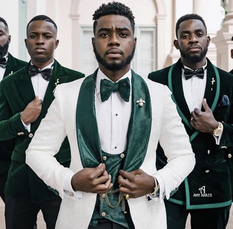 Emerald Green Wedding Theme, Green Suit Men, Groomsmen Poses, Green Wedding Suit, Green Wedding Theme, Wedding Groomsmen Attire, Groom And Groomsmen Suits, Groom Tux, Suits Groom