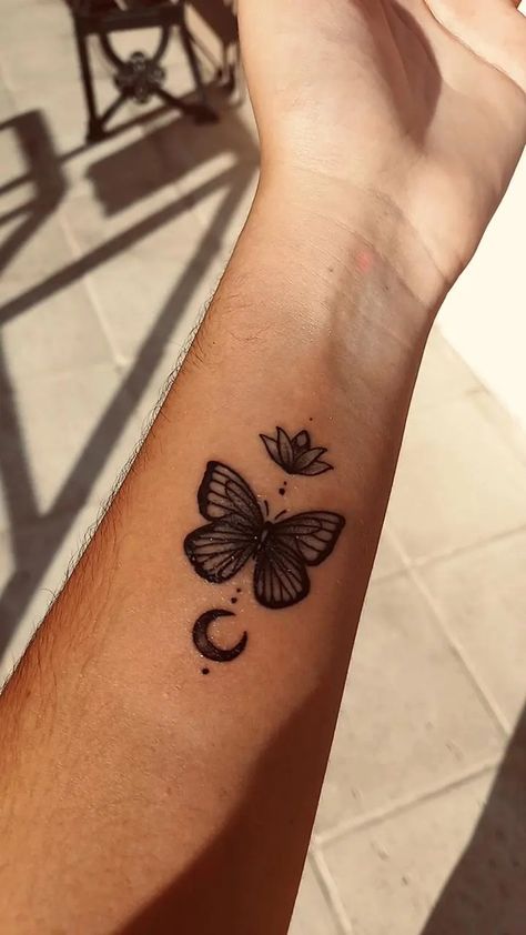 butterfly tattoo | tattoo | aesthetic tattoo | 🦋 Butterfly Tattoo Men Hand, Butterfly Drawing Mehndi, Tattoo Style Mehndi, Mehendhi Tatoos Small, Aesthetic Mehendi Designs Butterfly, Mehndi Designs On Wrist, Aesthetic Henna Butterfly, Mehendi Tatoos Design, Aesthetic Mehndi Butterfly