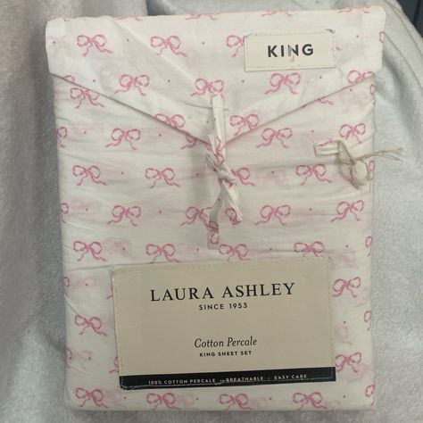 Nwt Hard To Find Pink Bow Sheets! King Size! Has 1 Flat Sheet, 1 Fitted Sheet & 2 Pillow Cases! Pink Bow Bed Sheets, Cute Pillowcases, Bow Bed Sheets, Bow Bedding Set, Preppy Bed Sheets, Bow Bedroom Decor, Pink Bow Decor, Coquette Sheets, Pink Christmas Decorations Bedroom