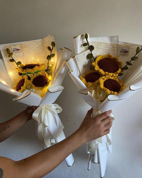 Crochet Flower Bouquet Sunflower, Crochet Sunflowers Bouquet, Crochet Sun Flower, Sunflower Crochet Bouquet, Crochet Sunflower Bouquet, Sunflower Crochet Pattern, Flower Bouquet Tutorial, Crochet Projects Free, Crochet Bouquets