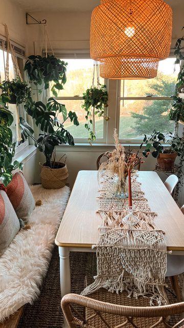 DEVAN ♡✨ on Instagram: "The amount of rearranging that goes on in our home 🙈 My husband is not even phased at this point 😅😂 I had a random idea the other night to move the bench that’s been used for my plants the last few years to become extra cozy seating in the dining room and I feel like it’s just what the room needed! Do you stress re-arrange too?!! #jungalowstyle #abmathome #apartmentlife #currentdesignsituation #decorinspiration #diningroomdecor #plantsmakepeoplehappy #houseplantclub Unused Dining Room Ideas, Room Ideas Bohemian, Dreamy Interiors, Random Idea, Boho Cozy, Cottage Dining Rooms, Boho Dining Room, Apartment Dining, House Vibes