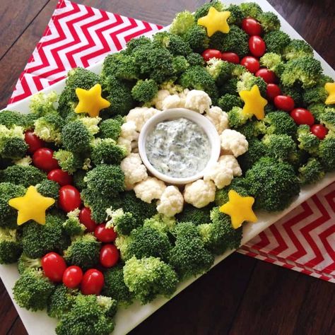 JOY Vegetable Platter Turkey Veggie Tray, Christmas Veggie Tray, Christmas Vegetables, Festive Appetizers, Vegetable Tray, Decorações Com Comidas, Vegetable Platter, Veggie Tray, Vegan Christmas