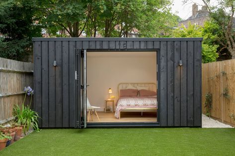 Granny Annexe Ideas, Shed Studio Ideas, Garage Cladding, Container Guest House, Side Return Garden, Garden House Interior, Shipping Container Studio, Garden Annexe, Garden Sheds Uk