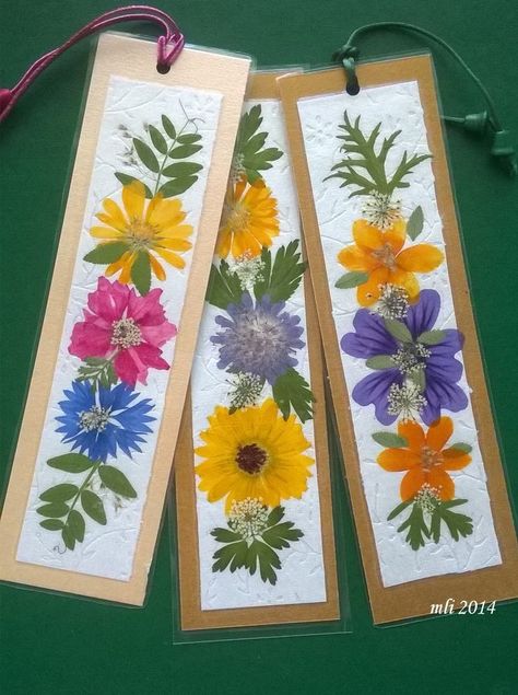 Pressed Flower Cards, Pressed Flower Bookmarks, Pressed Flowers Diy, Pressed Flower Crafts, Fleurs Diy, Flower Bookmark, Diy Bookmarks, Pressed Flower Art, Easter Hair