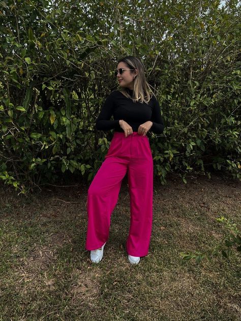 Pink Pants Outfit Work, Pink Trousers Outfit, Casual Pullover Outfit, Pink Pants Outfit, Wide Leg Trousers Outfit, Wide Leg Outfit, Outfit Botas, Winter Pants Outfit, Looks Party